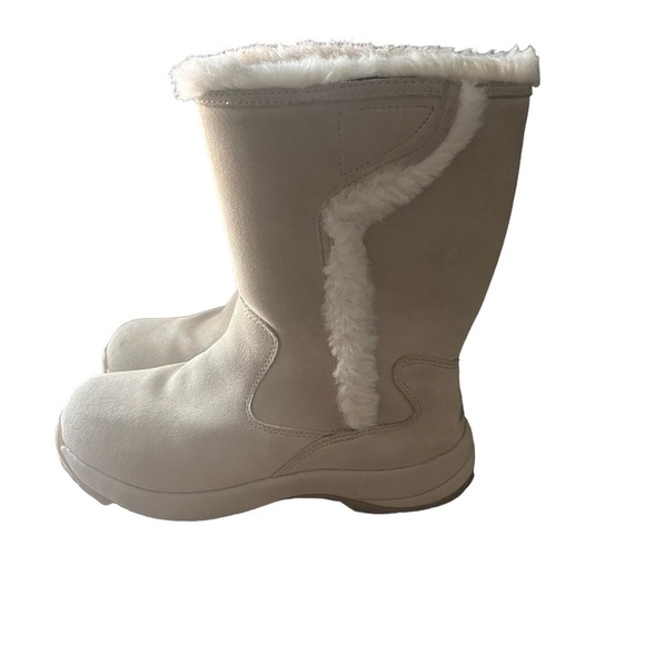 L.L. Bean Other - L.L. BEAN Cream Shearling lined Boots Size 6 — Super warm & cozy!!!!